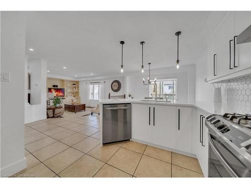 15 Yarrow Court, Kitchener, ON - Indoor Photo Showing Kitchen With Upgraded Kitchen