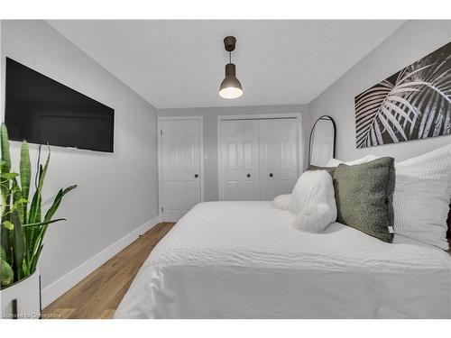 15 Yarrow Court, Kitchener, ON - Indoor Photo Showing Bedroom