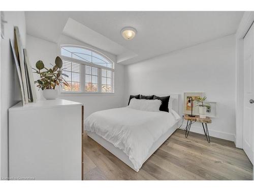 15 Yarrow Court, Kitchener, ON - Indoor Photo Showing Bedroom