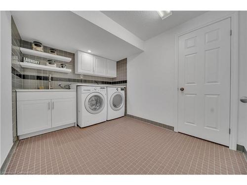 15 Yarrow Court, Kitchener, ON - Indoor Photo Showing Laundry Room