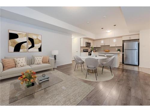 4-403 Westwood Drive, Kitchener, ON - Indoor Photo Showing Living Room