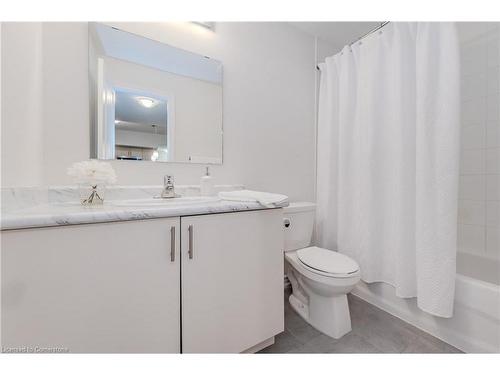 4-403 Westwood Drive, Kitchener, ON - Indoor Photo Showing Bathroom