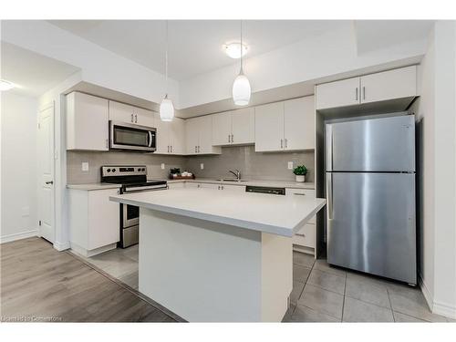 4-403 Westwood Drive, Kitchener, ON - Indoor Photo Showing Kitchen With Stainless Steel Kitchen