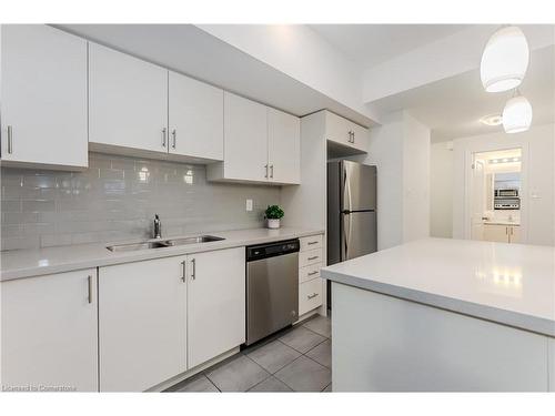 4-403 Westwood Drive, Kitchener, ON - Indoor Photo Showing Kitchen With Stainless Steel Kitchen With Double Sink