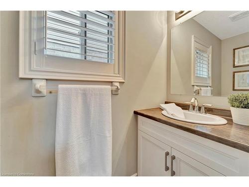 200 Birkinshaw Road, Cambridge, ON - Indoor Photo Showing Bathroom