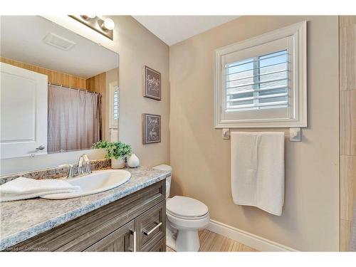 200 Birkinshaw Road, Cambridge, ON - Indoor Photo Showing Bathroom