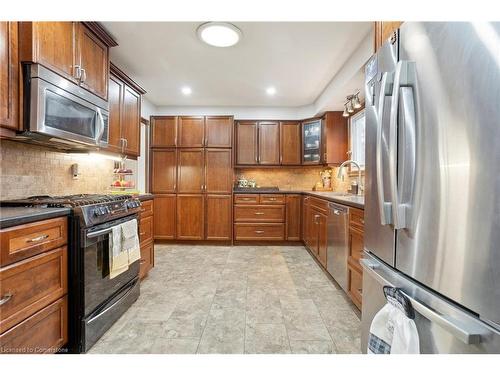 264 Seldon Street, Thamesford, ON - Indoor Photo Showing Kitchen With Upgraded Kitchen