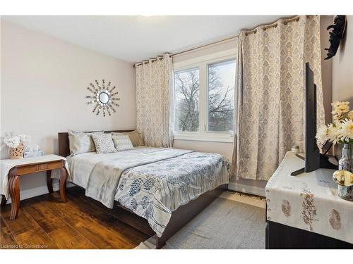 264 Seldon Street, Thamesford, ON - Indoor Photo Showing Bedroom