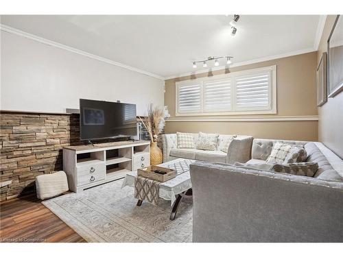 264 Seldon Street, Thamesford, ON - Indoor Photo Showing Living Room