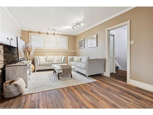 264 Seldon Street, Thamesford, ON - Indoor Photo Showing Living Room