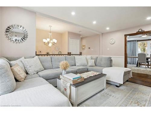 264 Seldon Street, Thamesford, ON - Indoor Photo Showing Living Room