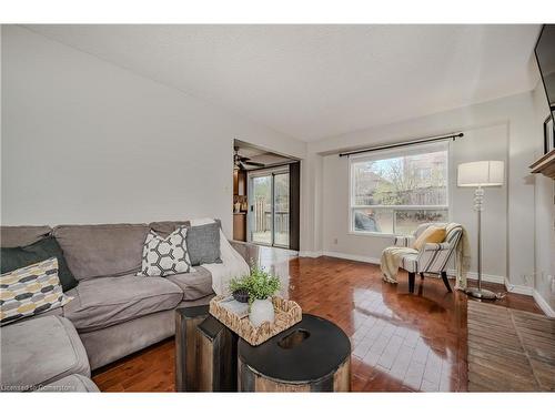 62 Medford Street, Kitchener, ON - Indoor Photo Showing Living Room