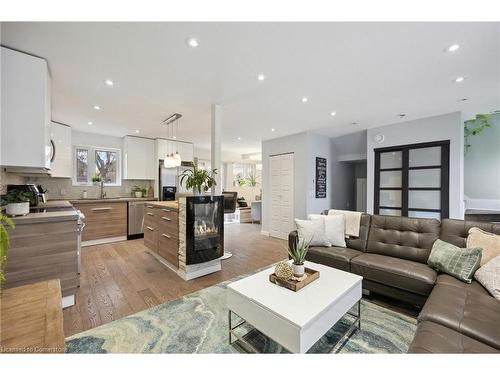 76 Phillip Avenue, Scarborough, ON - Indoor Photo Showing Living Room