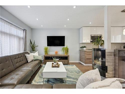 76 Phillip Avenue, Scarborough, ON - Indoor Photo Showing Living Room