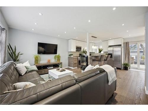 76 Phillip Avenue, Scarborough, ON - Indoor Photo Showing Living Room