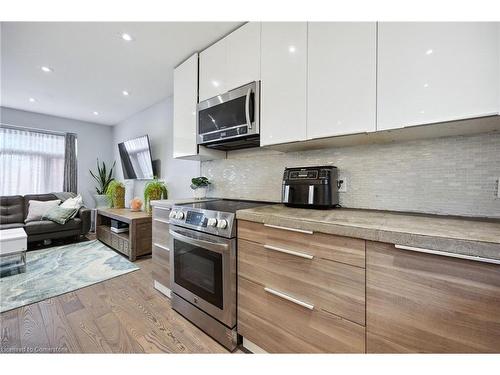 76 Phillip Avenue, Scarborough, ON - Indoor Photo Showing Kitchen