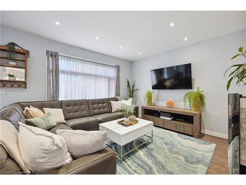 76 Phillip Avenue, Scarborough, ON - Indoor Photo Showing Living Room