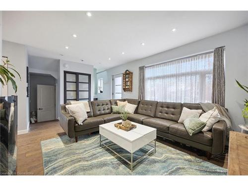 76 Phillip Avenue, Scarborough, ON - Indoor Photo Showing Living Room