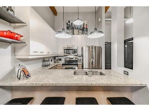 209-24 Cedar Street, Cambridge, ON - Indoor Photo Showing Kitchen With Stainless Steel Kitchen With Upgraded Kitchen