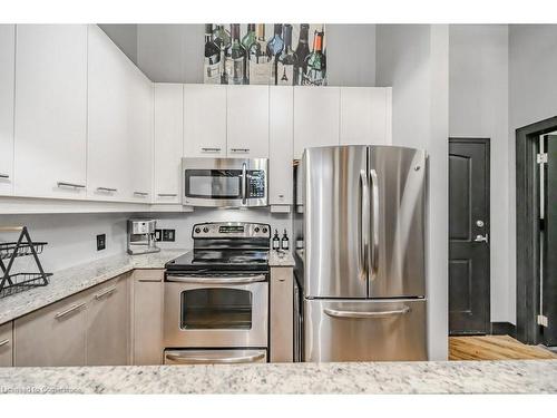 209-24 Cedar Street, Cambridge, ON - Indoor Photo Showing Kitchen With Stainless Steel Kitchen