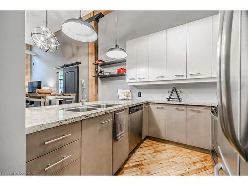 209-24 Cedar Street, Cambridge, ON - Indoor Photo Showing Kitchen With Stainless Steel Kitchen With Double Sink