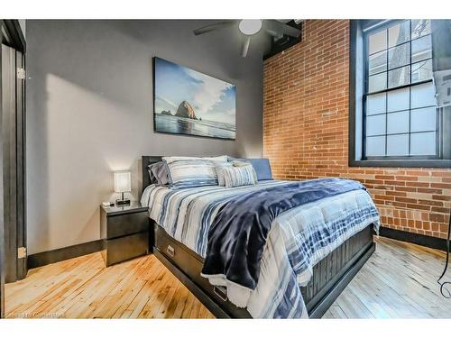 209-24 Cedar Street, Cambridge, ON - Indoor Photo Showing Bedroom