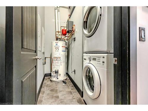 209-24 Cedar Street, Cambridge, ON - Indoor Photo Showing Laundry Room