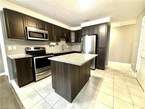 D-94-25 Sienna Street, Kitchener, ON - Indoor Photo Showing Kitchen