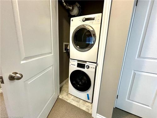 D-94-25 Sienna Street, Kitchener, ON - Indoor Photo Showing Laundry Room