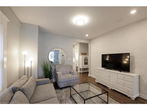 76 Grey Street, Brantford, ON - Indoor Photo Showing Living Room