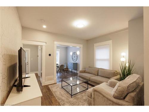 76 Grey Street, Brantford, ON - Indoor Photo Showing Living Room