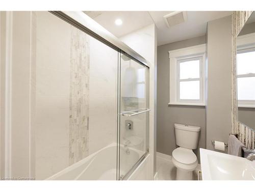 76 Grey Street, Brantford, ON - Indoor Photo Showing Bathroom