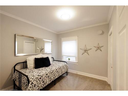 76 Grey Street, Brantford, ON - Indoor Photo Showing Bedroom