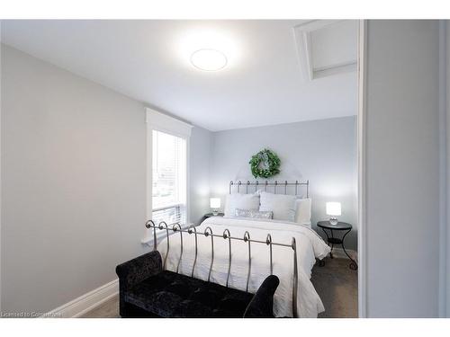 76 Grey Street, Brantford, ON - Indoor Photo Showing Bedroom