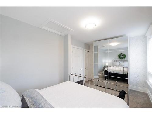 76 Grey Street, Brantford, ON - Indoor Photo Showing Bedroom