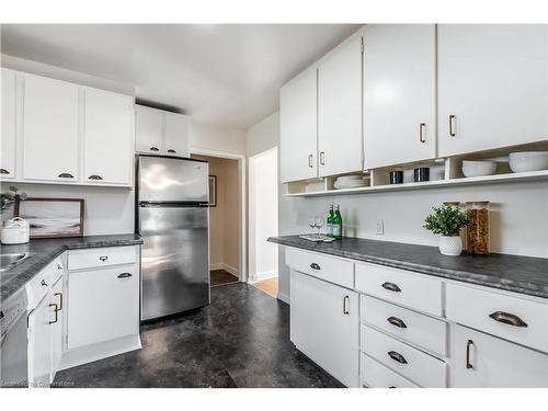 126 Redford Crescent, Stratford, ON - Indoor Photo Showing Kitchen