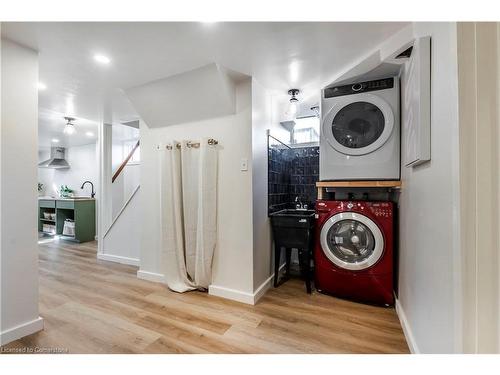 126 Redford Crescent, Stratford, ON - Indoor Photo Showing Laundry Room