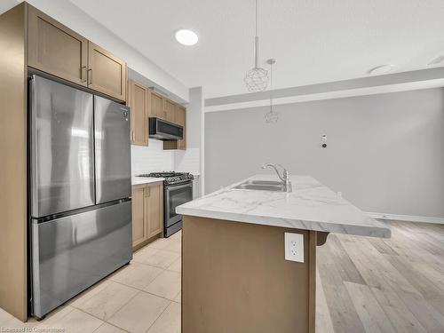 89-445 Ontario Street, Milton, ON - Indoor Photo Showing Kitchen With Double Sink