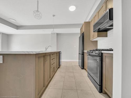 89-445 Ontario Street, Milton, ON - Indoor Photo Showing Kitchen