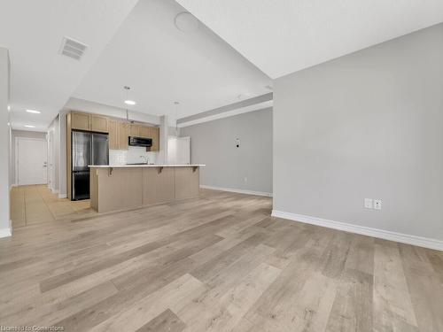 89-445 Ontario Street, Milton, ON - Indoor Photo Showing Kitchen