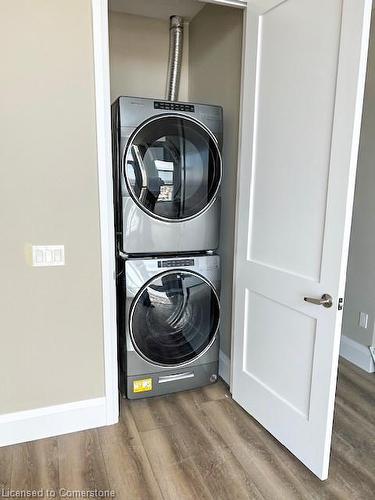 3103-60 Charles Street W, Kitchener, ON - Indoor Photo Showing Laundry Room