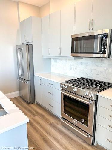 3103-60 Charles Street W, Kitchener, ON - Indoor Photo Showing Kitchen With Upgraded Kitchen