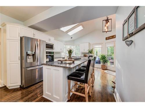 135 Union Street W, Fergus, ON - Indoor Photo Showing Kitchen With Upgraded Kitchen