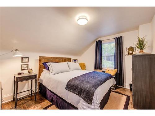 135 Union Street W, Fergus, ON - Indoor Photo Showing Bedroom