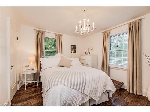 135 Union Street W, Fergus, ON - Indoor Photo Showing Bedroom