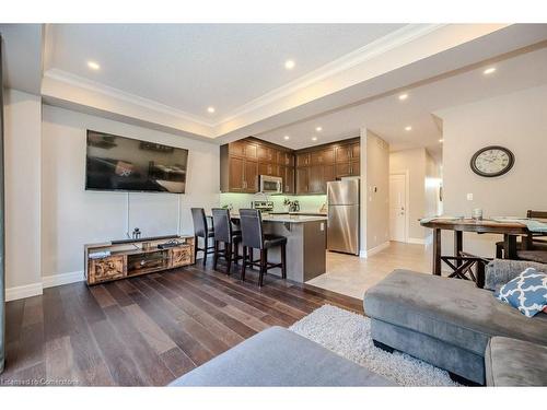 2-192 Brewery Street, Baden, ON - Indoor Photo Showing Living Room