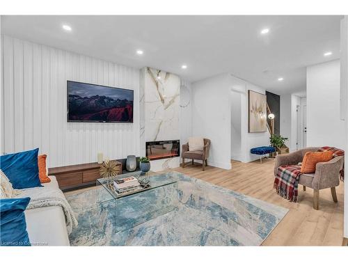 53 Deerpath Drive, Guelph, ON - Indoor Photo Showing Living Room