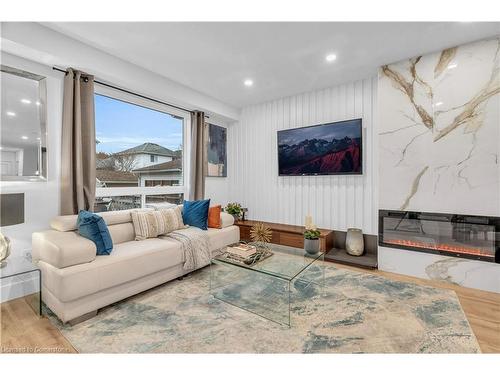 53 Deerpath Drive, Guelph, ON - Indoor Photo Showing Living Room