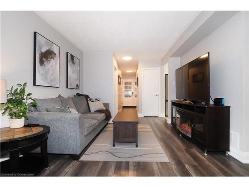 598 Pinedale Avenue, Burlington, ON - Indoor Photo Showing Living Room