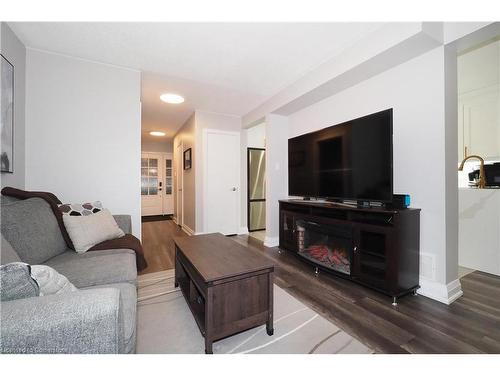 598 Pinedale Avenue, Burlington, ON - Indoor Photo Showing Living Room